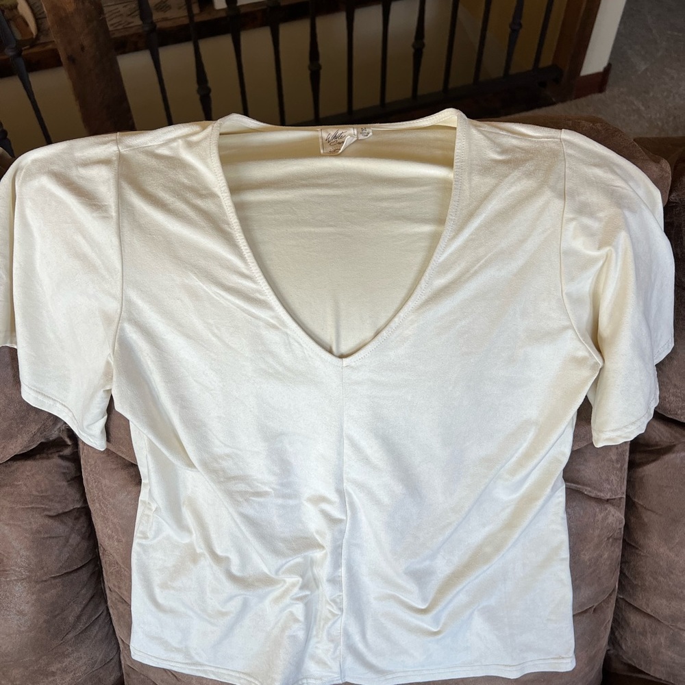 White Crow v-neck